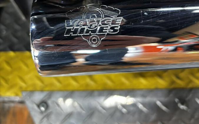 2011 Harley-Davidson® Heritage Softail® Classic BRIL SILVER W/PINSTRIPE