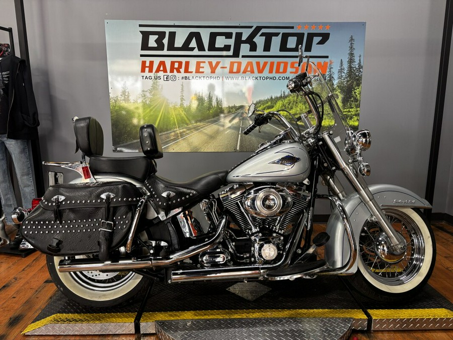 2011 Harley-Davidson® Heritage Softail® Classic BRIL SILVER W/PINSTRIPE