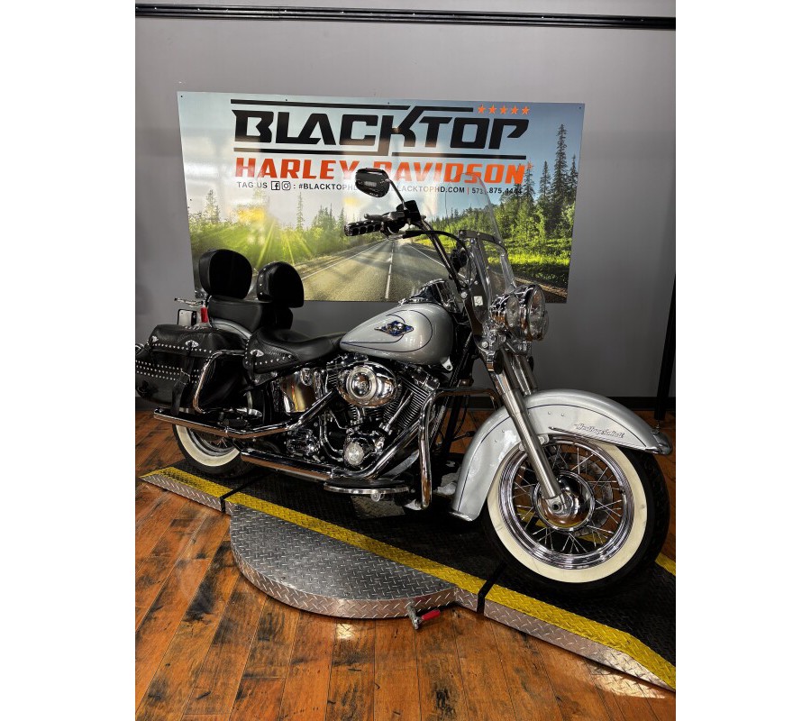 2011 Harley-Davidson® Heritage Softail® Classic BRIL SILVER W/PINSTRIPE