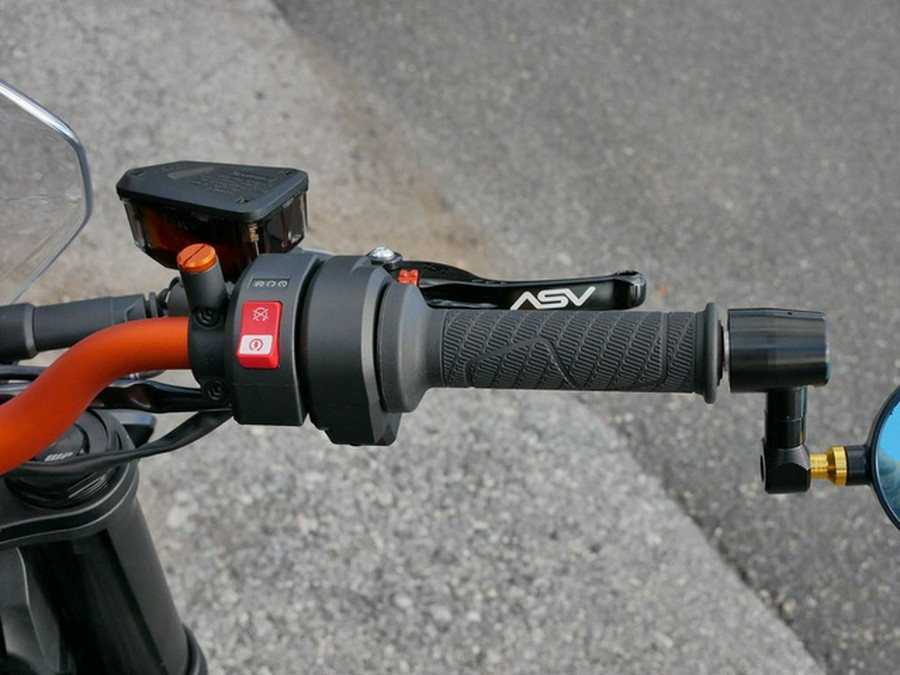 2022 KTM 890 Duke 890 R