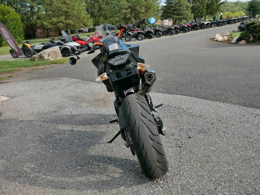 2022 KTM 890 Duke 890 R