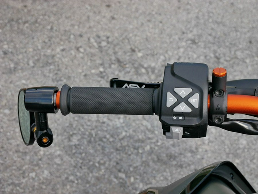 2022 KTM 890 Duke 890 R