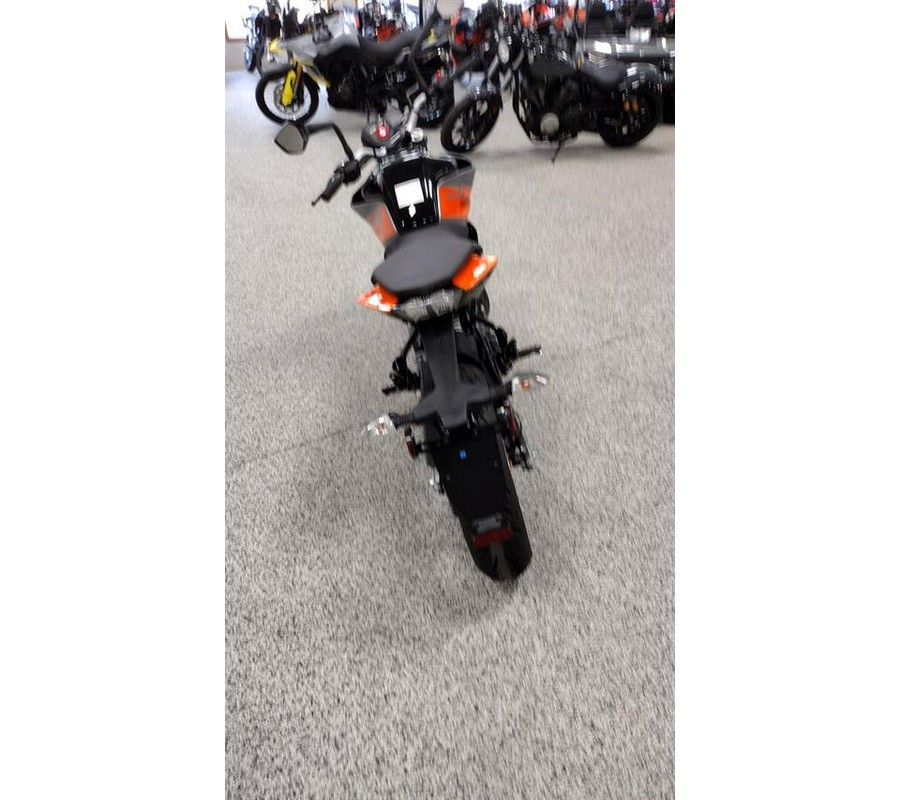 2023 KTM 200 Duke