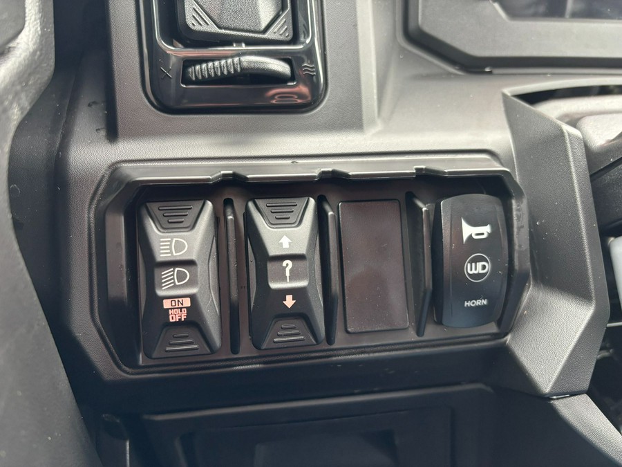 2026 Can-Am Defender MAX XT CAB HD11