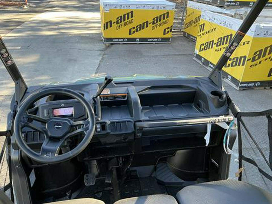 2025 Can-Am Defender DPS HD10