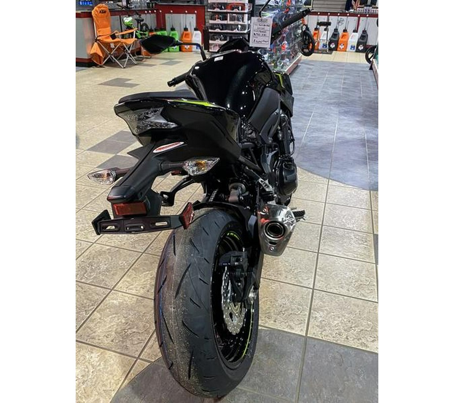 2024 Kawasaki Z900 ABS Metallic Spark Black/Metallic Matte Dark Gray