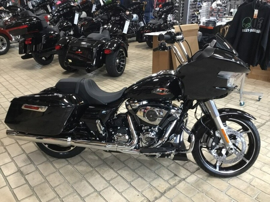 2024 HarleyDavidson® Road Glide® Vivid Black (Chrome Finish w/ Cast