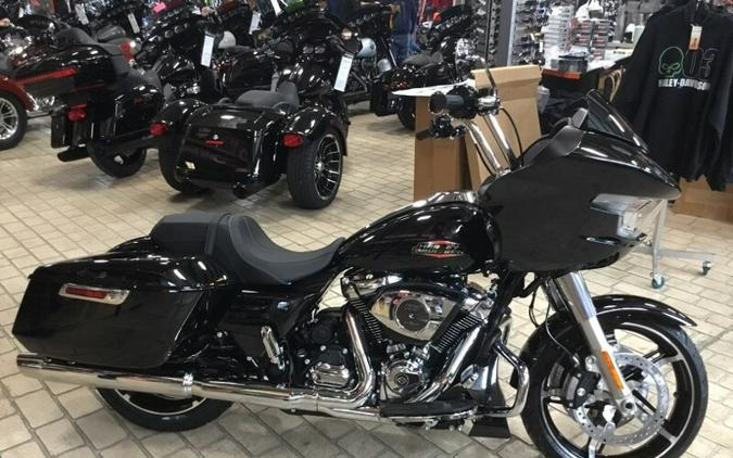 2024 Harley-Davidson® Road Glide® Vivid Black (Chrome Finish w/ Cast Wheels)