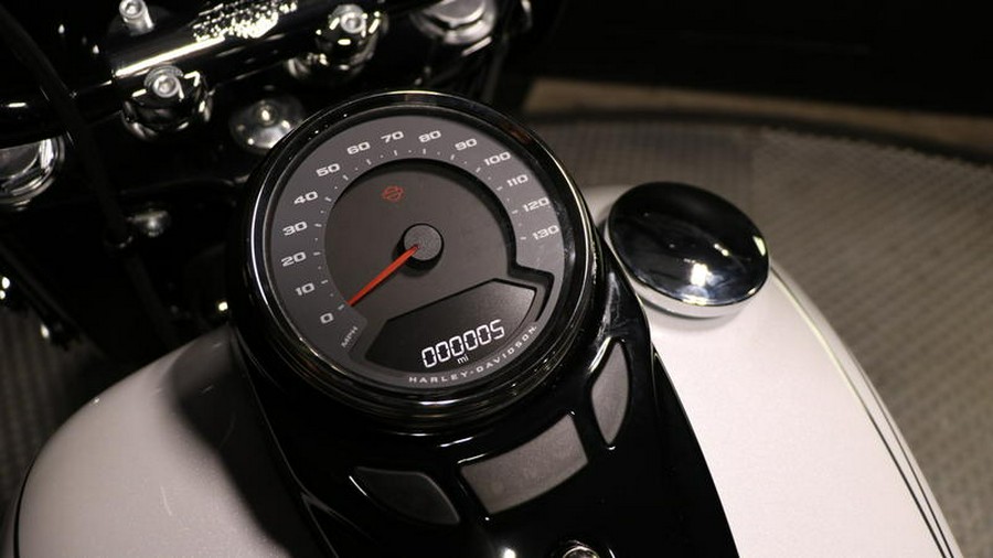 2025 Harley-Davidson® FLHC - Heritage Classic