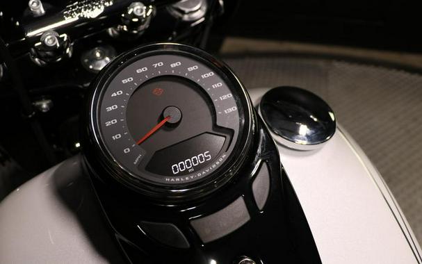 2025 Harley-Davidson® FLHC - Heritage Classic