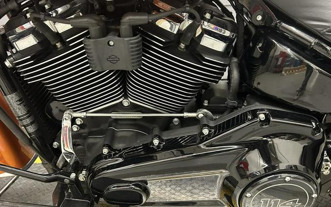 2020 Harley-Davidson® FLHCS - Heritage Classic 114