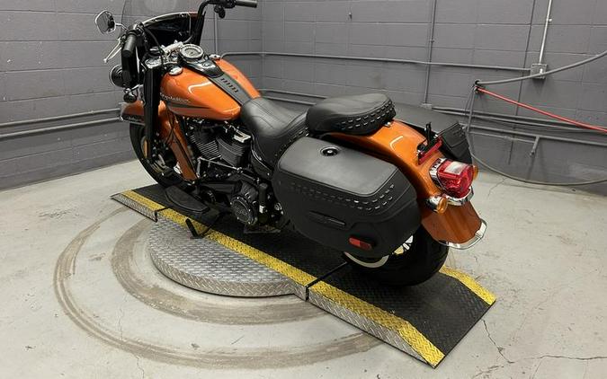 2020 Harley-Davidson® FLHCS - Heritage Classic 114