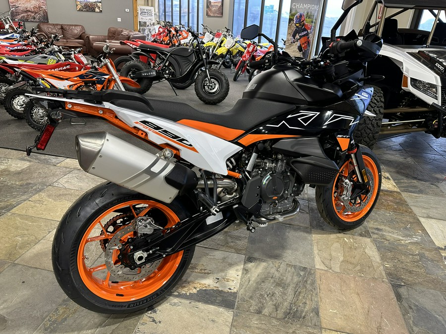 2024 KTM SMT 890