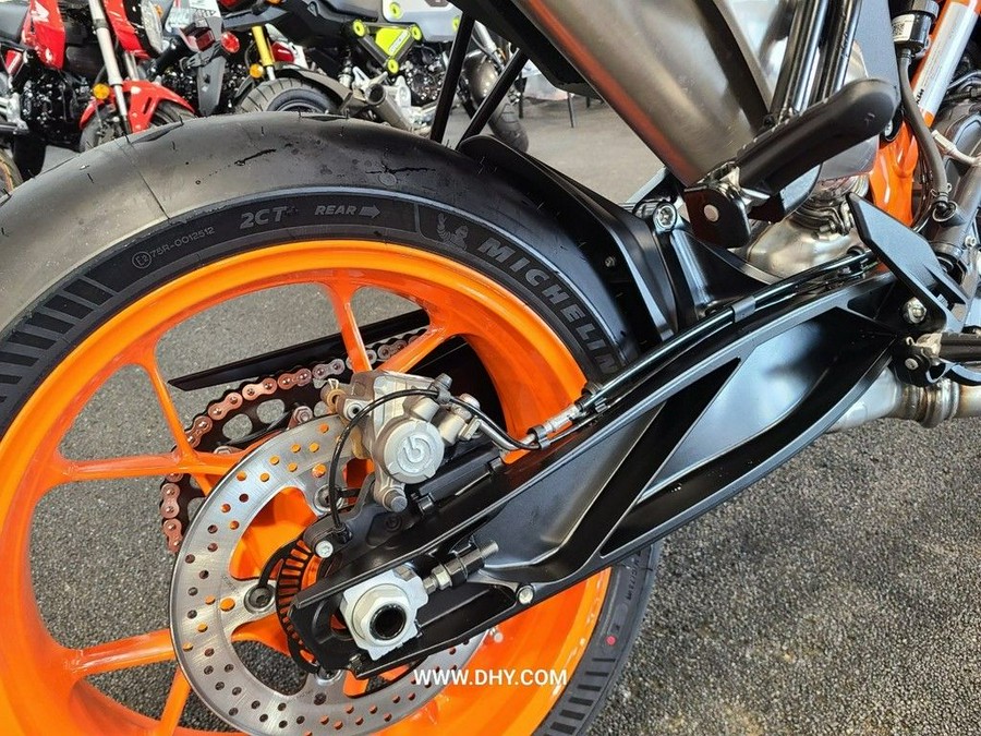 2023 KTM 890 Duke R