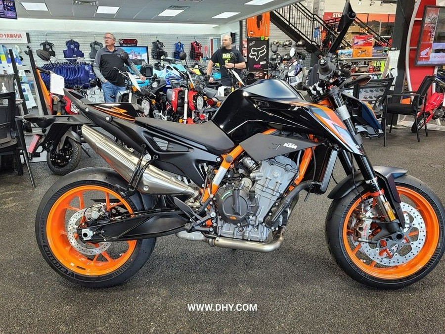 2023 KTM 890 Duke R