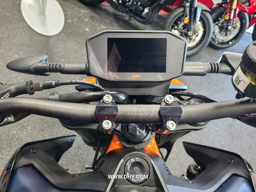 2023 KTM 890 Duke R