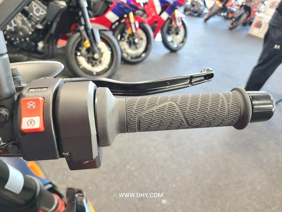 2023 KTM 890 Duke R