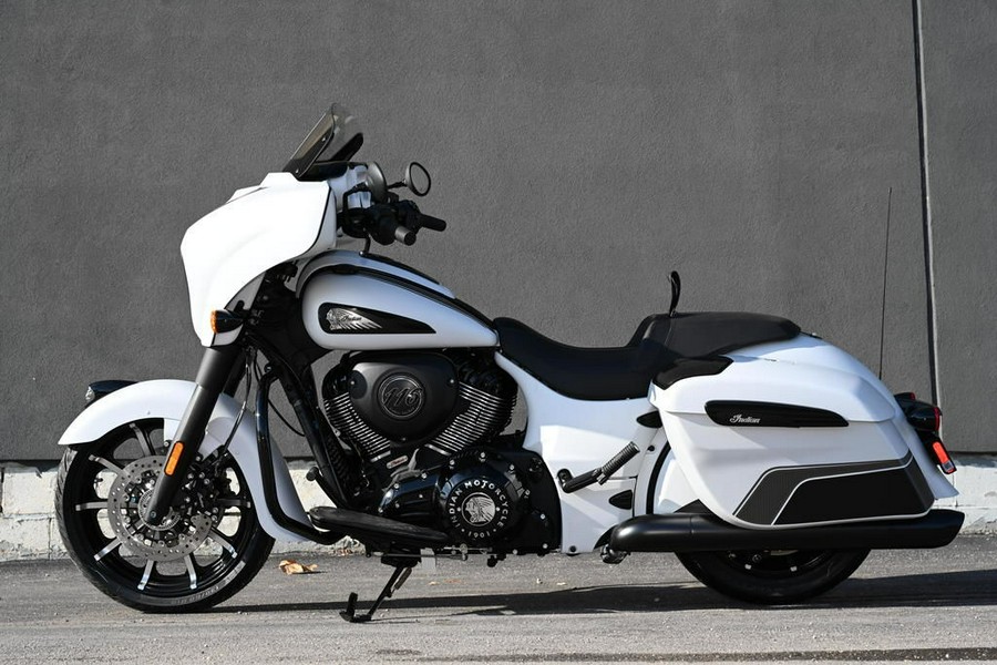 2024 Indian Motorcycle® Chieftain® Dark Horse® w/Powerband Audio Pkg Ghost White Metallic Smoke wit