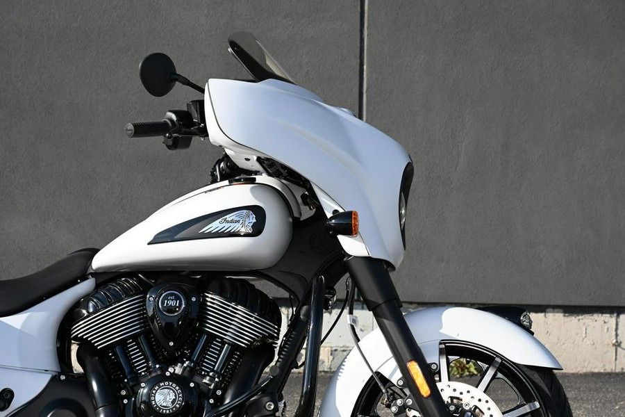 2024 Indian Motorcycle® Chieftain® Dark Horse® w/Powerband Audio Pkg Ghost White Metallic Smoke wit