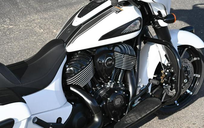 2024 Indian Motorcycle® Chieftain® Dark Horse® w/Powerband Audio Pkg Ghost White Metallic Smoke wit