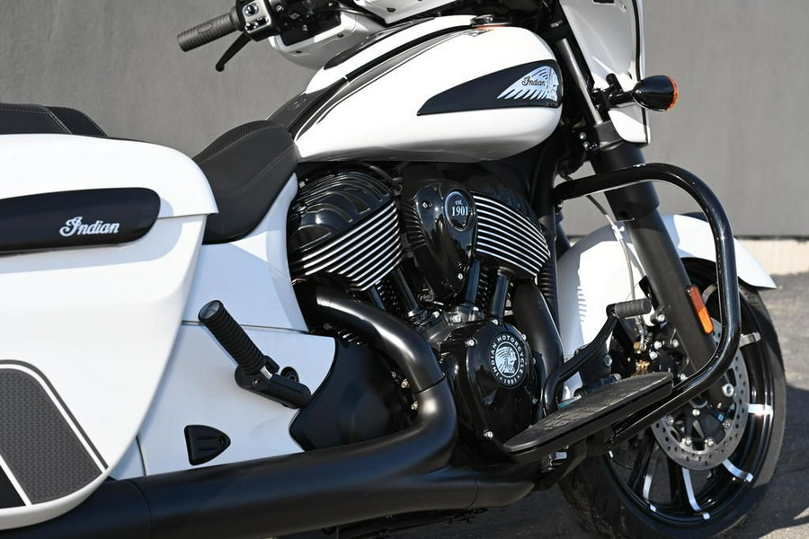 2024 Indian Motorcycle® Chieftain® Dark Horse® w/Powerband Audio Pkg Ghost White Metallic Smoke wit