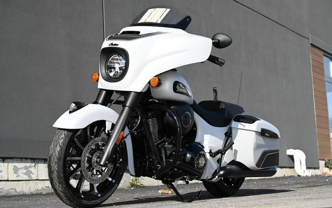 2024 Indian Motorcycle® Chieftain® Dark Horse® w/Powerband Audio Pkg Ghost White Metallic Smoke wit