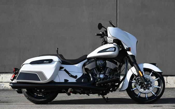 2024 Indian Motorcycle® Chieftain® Dark Horse® w/Powerband Audio Pkg Ghost White Metallic Smoke wit