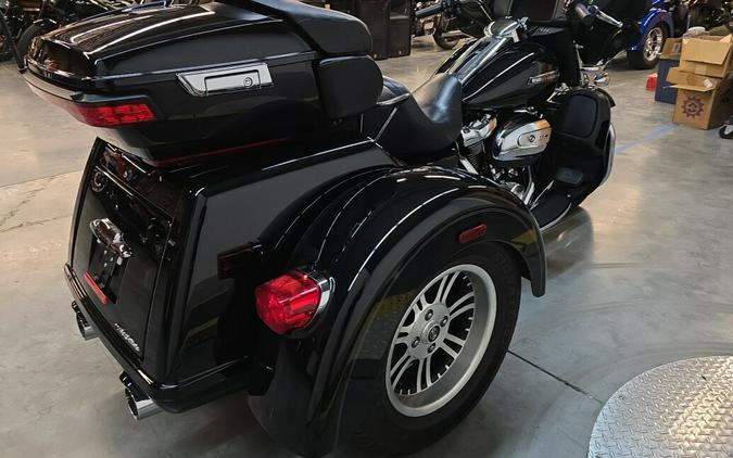 FLHTCUTG 2019 Tri Glide Ultra