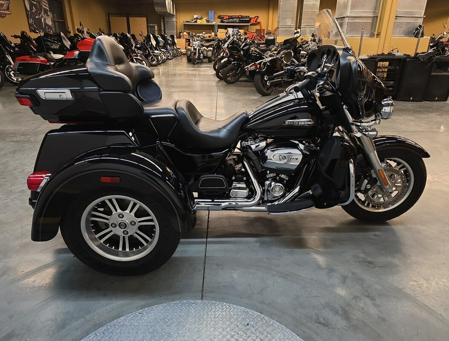 FLHTCUTG 2019 Tri Glide Ultra