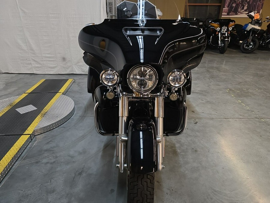 FLHTCUTG 2019 Tri Glide Ultra