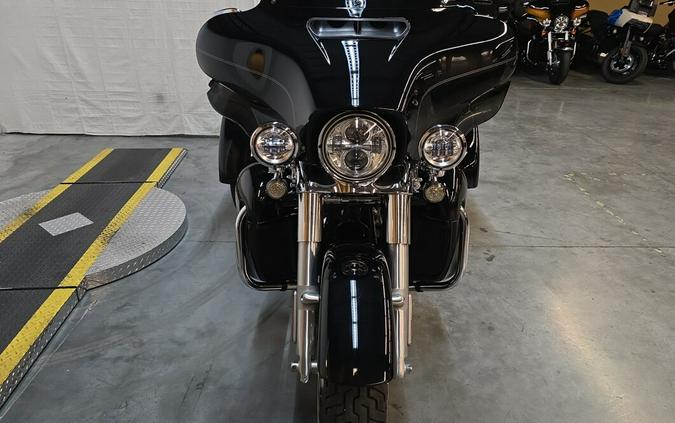 FLHTCUTG 2019 Tri Glide Ultra