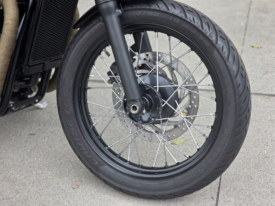 2017 Triumph Bonneville Bobber Base