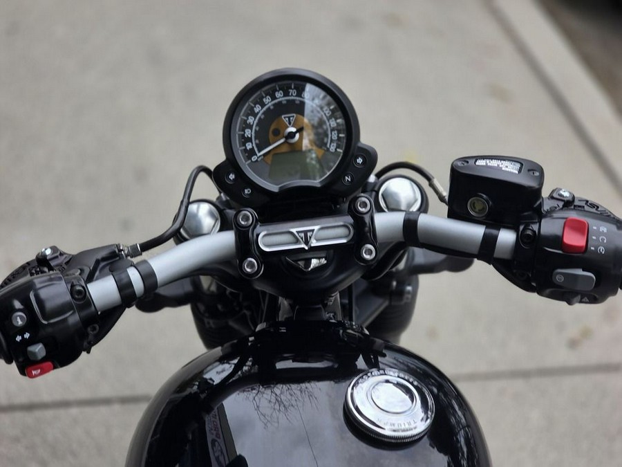 2017 Triumph Bonneville Bobber Base