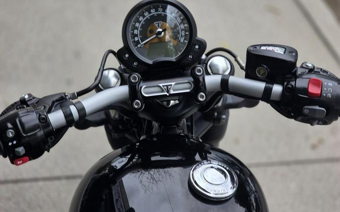 2017 Triumph Bonneville Bobber Base