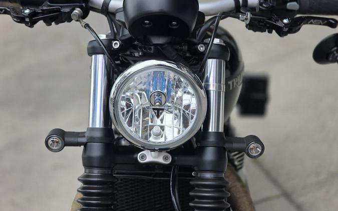 2017 Triumph Bonneville Bobber Base