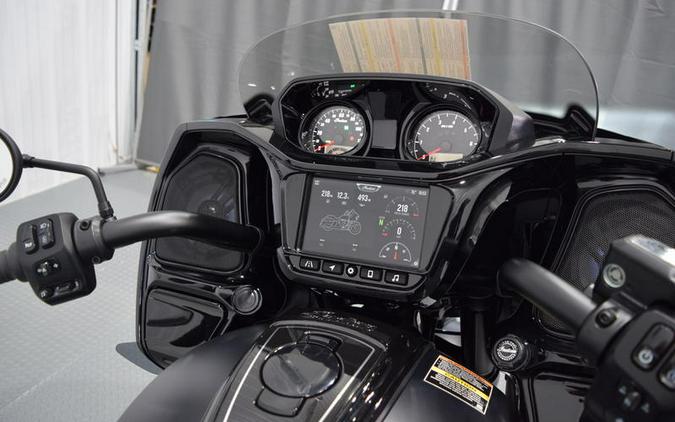 2024 Indian Motorcycle® Challenger® Dark Horse® w/PowerBand Audio Pkg Black Smoke