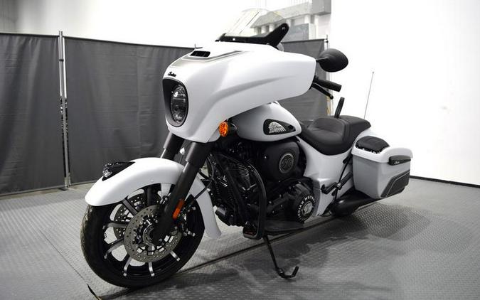 2024 Indian Motorcycle® Chieftain® Dark Horse® w/Powerband Audio Pkg Ghost White Metallic Smoke wit