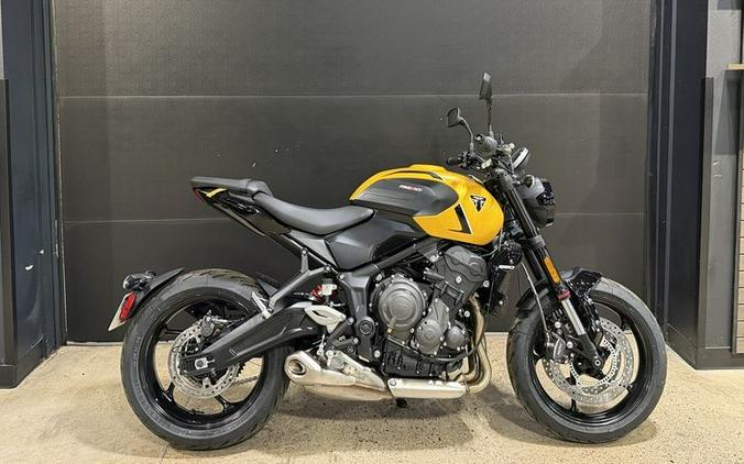 2026 Triumph Trident 660 Cosmic yellow