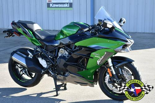 2019 Kawasaki Ninja H2 SX SE+ Review: Supercharged Travel