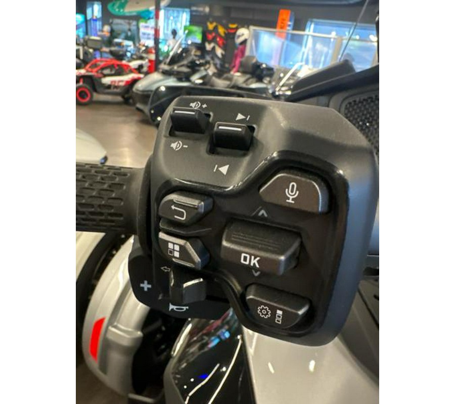 2025 Can-Am® Spyder RT Limited Dark Wheels