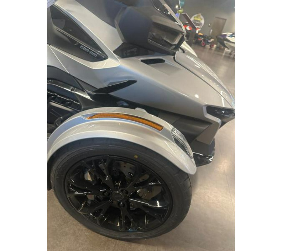 2025 Can-Am® Spyder RT Limited Dark Wheels