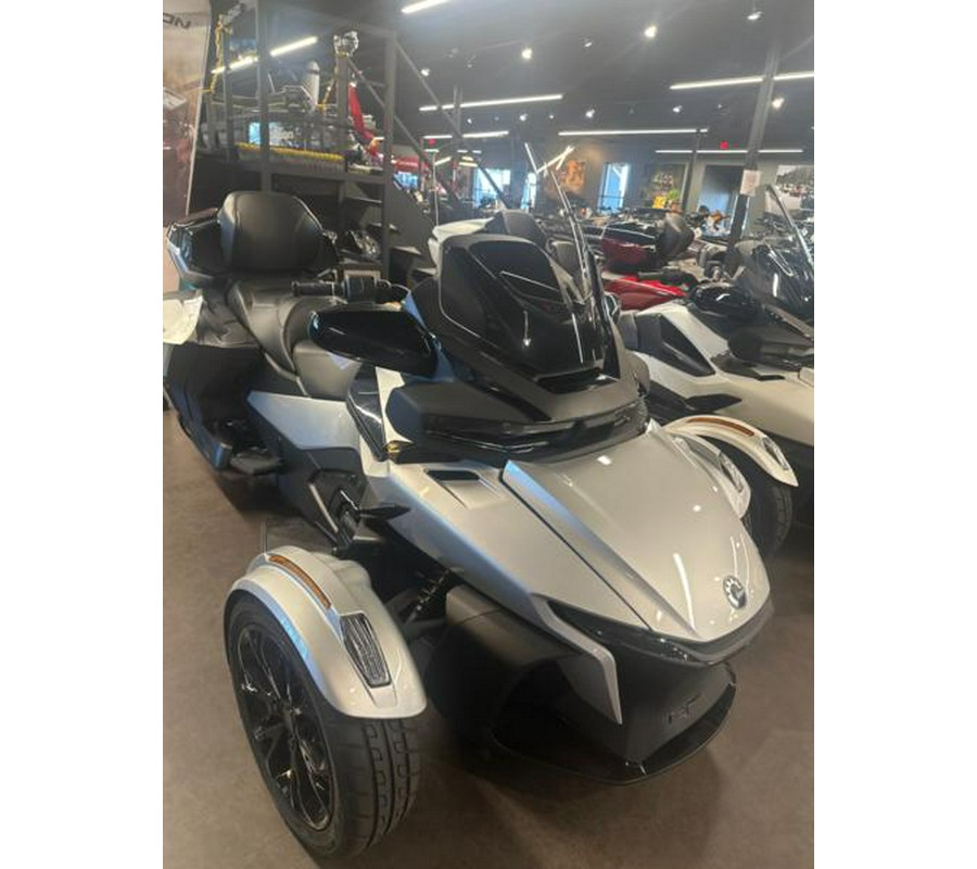 2025 Can-Am® Spyder RT Limited Dark Wheels