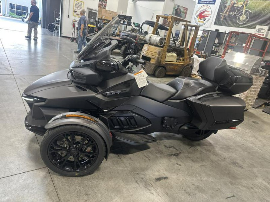 2025 Can-Am® Spyder RT Limited Dark Wheels