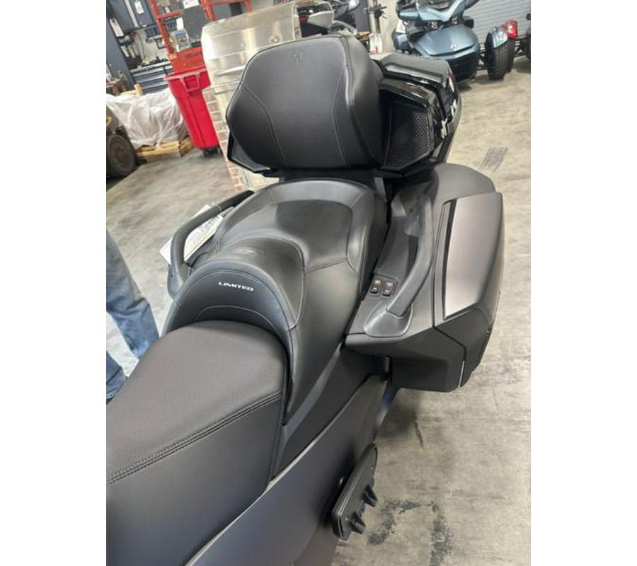 2025 Can-Am® Spyder RT Limited Dark Wheels