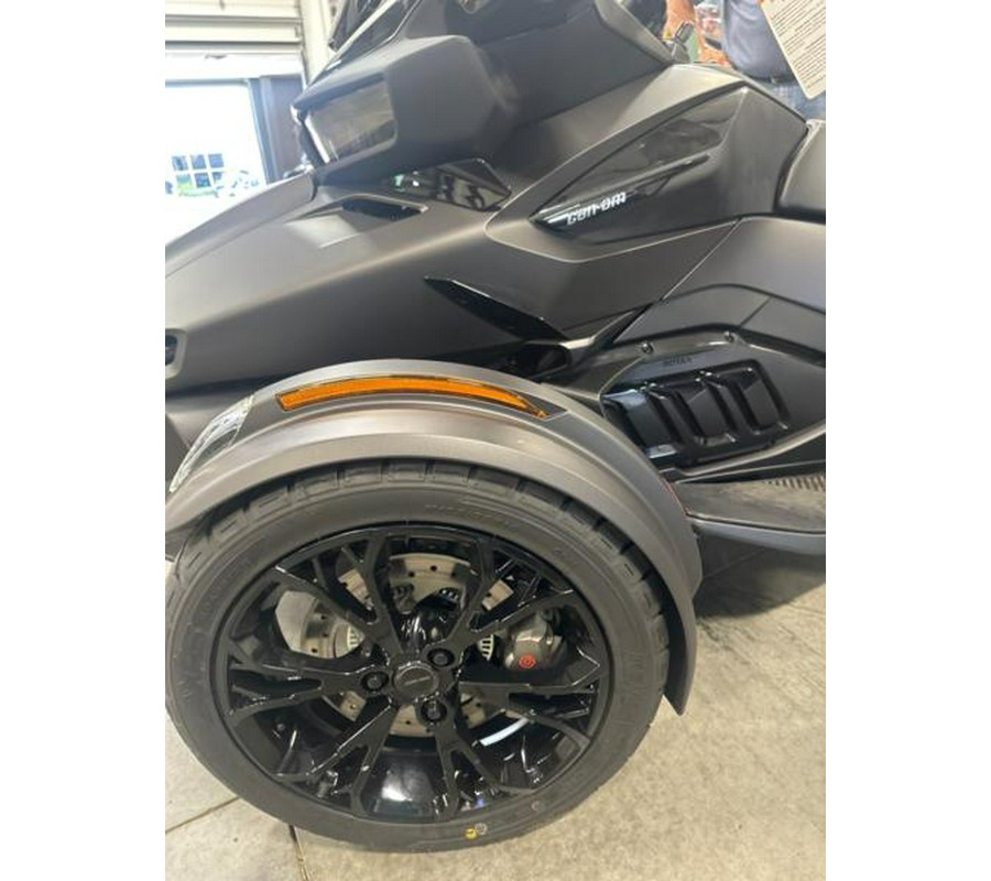 2025 Can-Am® Spyder RT Limited Dark Wheels