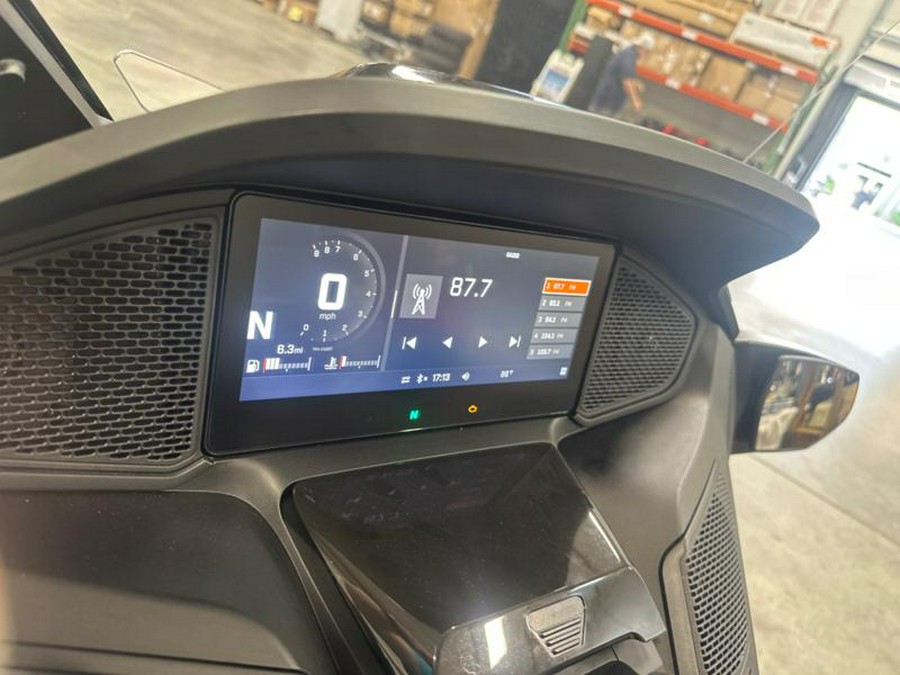 2025 Can-Am® Spyder RT Limited Dark Wheels