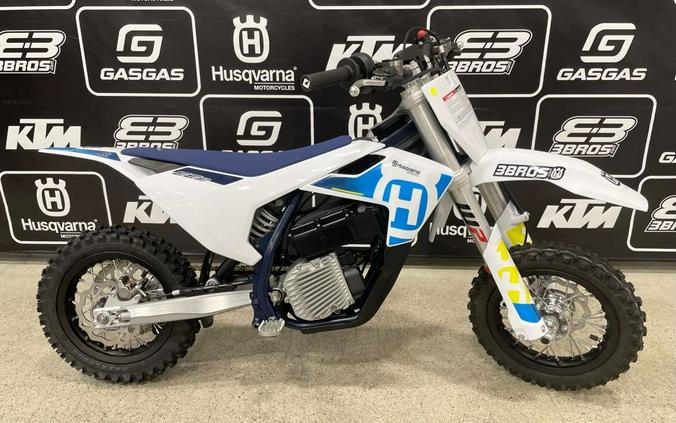 2024 Husqvarna Motorcycles EE 3