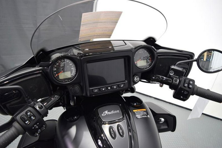 2024 Indian Motorcycle® Roadmaster® Dark Horse® w/Powerband Audio Package Black Smoke