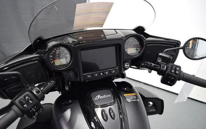 2024 Indian Motorcycle® Roadmaster® Dark Horse® w/Powerband Audio Package Black Smoke