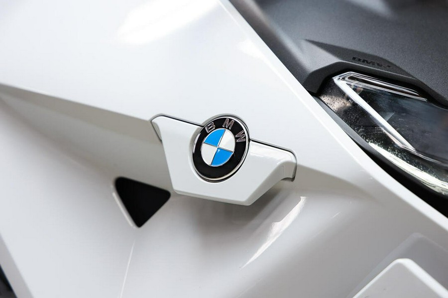 2022 BMW CE 04